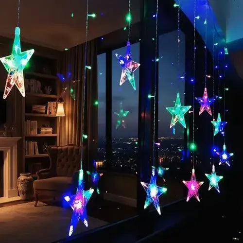 Estrellas LED multicolor en ventana